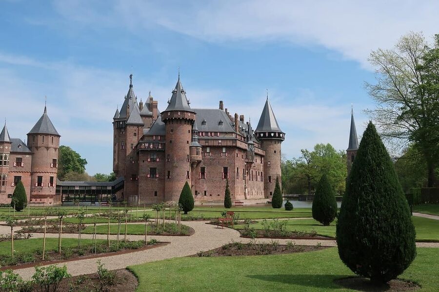 From Amsterdam: Muiderslot and De Haar Castle Tour - Muiderslot: a real medieval beginning