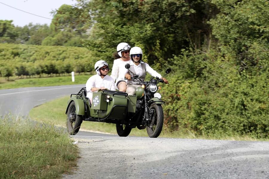 From Bordeaux: Médoc Vineyard and Chateau Tour by Sidecar - From Bordeaux to the first vineyard roads