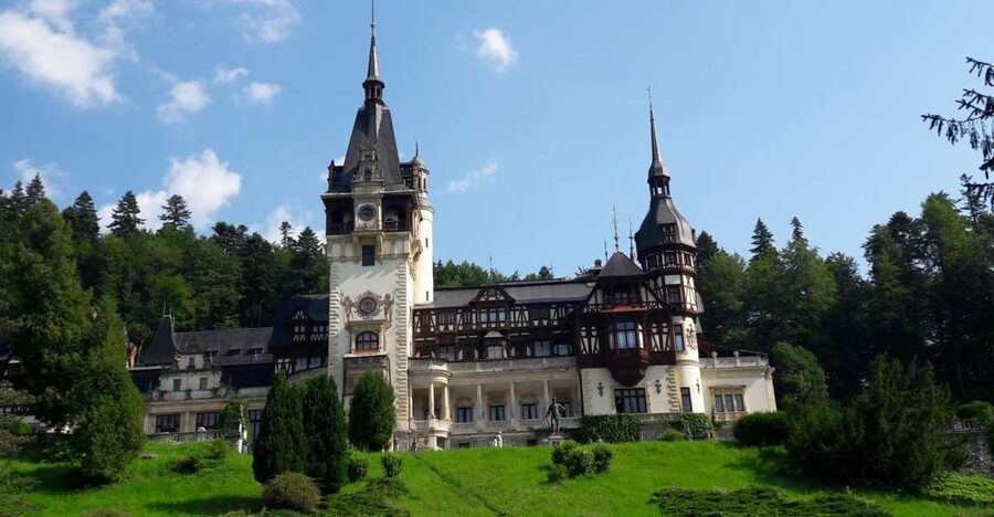 From Brasov 3 castles : Peles , Bran , Cantacuzino - Leaving Brașov in a Mercedes van