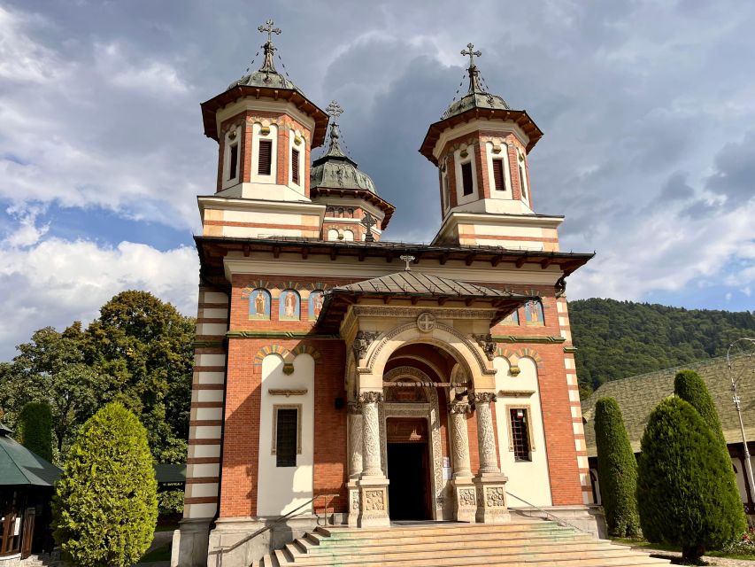 From Brașov: Romanian Castle Tour with Bran and Peles - Bran Castle and the Dracula question
