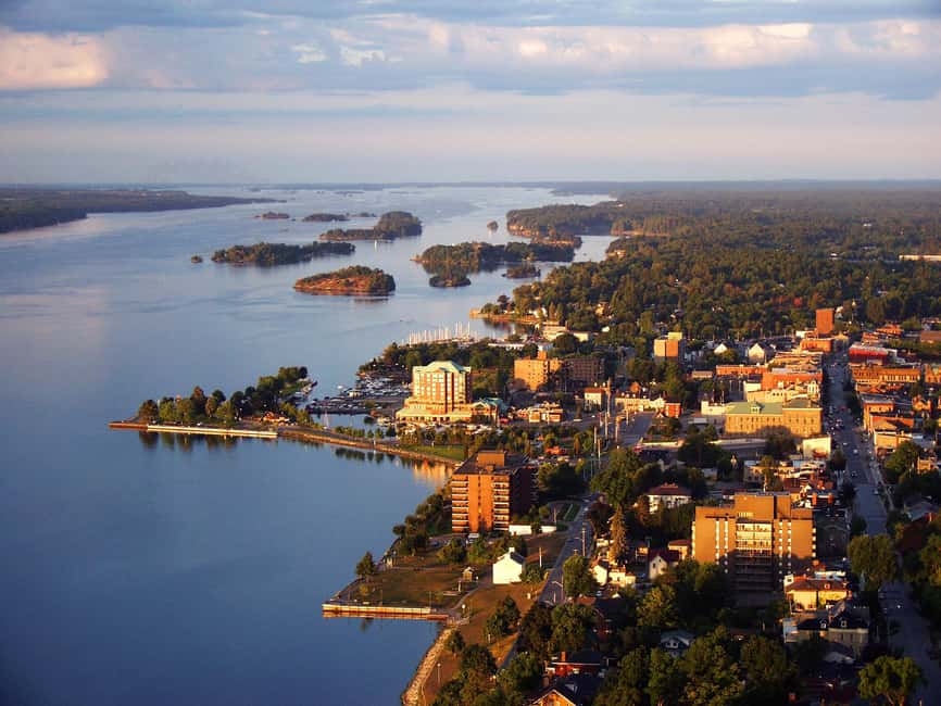 From Brockville: 1000 Islands 2.5-Hour Singer Castle Cruise - The first 10 minutes: leaving Brockville