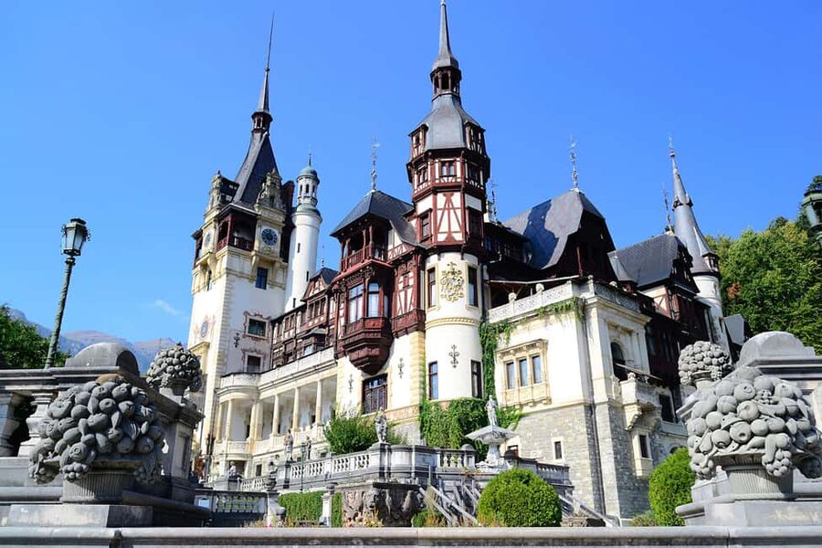 From Bucharest: Castles, Carpathians, and Brașov Day Trip - Bran Castle and the Dracula question