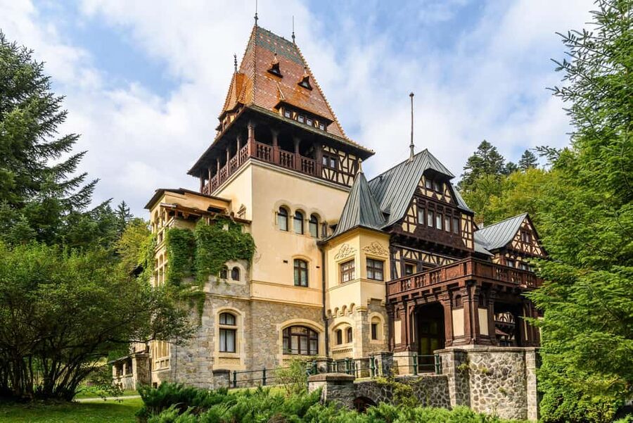 From Bucharest: Day Trip to Peles, Dracula's Castle, Brasov - Brașov’s medieval center and Black Church