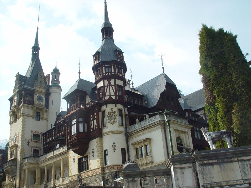 From Bucharest: Dracula Castle Day Trip - The one-hour visit to Bran Castle