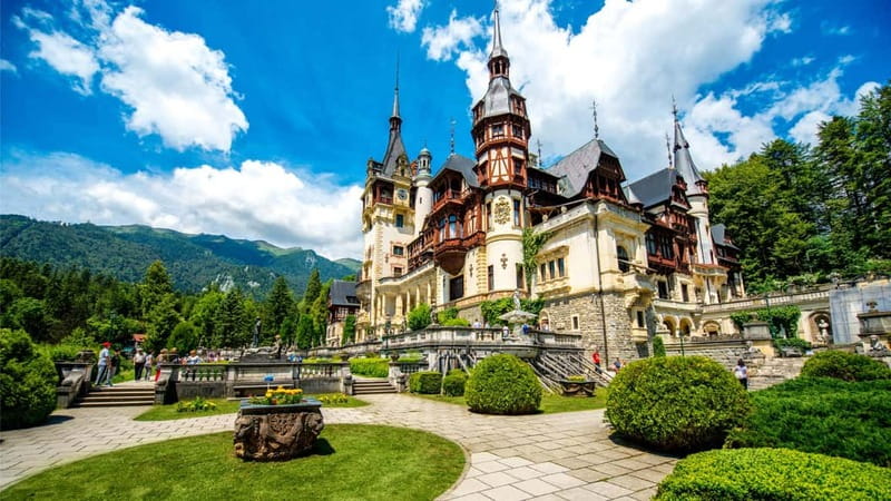 From Bucharest: Dracula's castle, Peles Castle and Brasov - Peleș Castle and Sinaia: the polished first stop