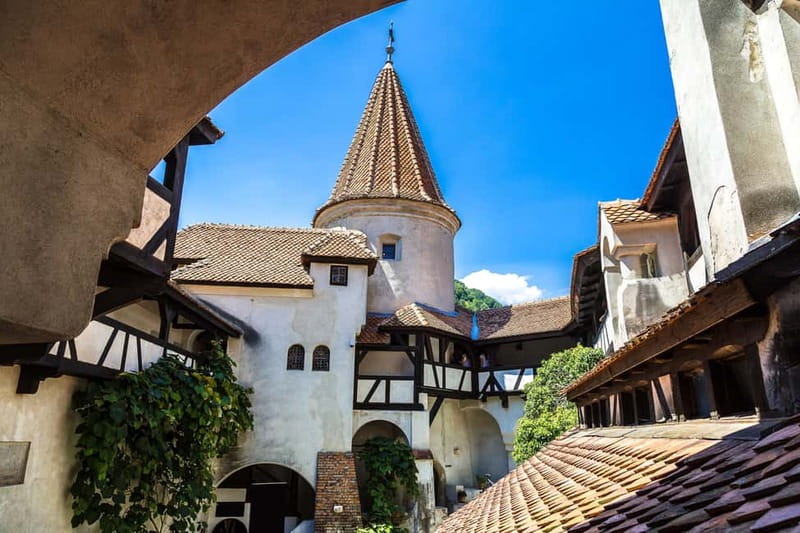 From Bucharest: Peles Castle, Brasov & Bran Castle Day Trip - Brașov’s Old Town in a short walking tour