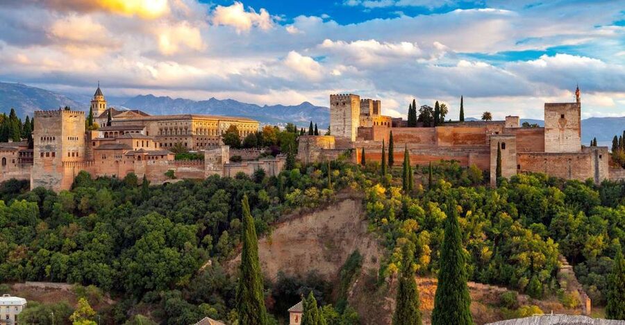From Costa del Sol: Granada, Alhambra + Nasrid Palaces Tour - Should you book it?