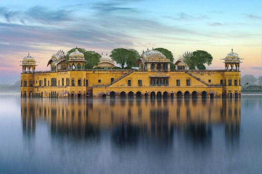 From Delhi: Private Jaipur & Amber Fort Guided Tour by Car - The guide and driver can shape the whole day