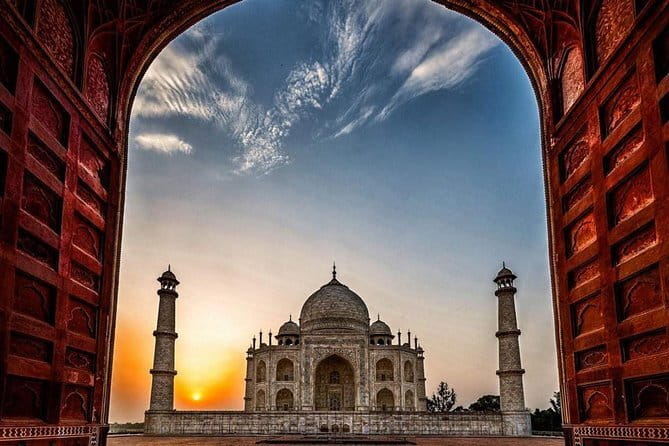 From Delhi: Private Taj Mahal Sunrise Tour with Agra Fort - Agra Fort and the Mughal court