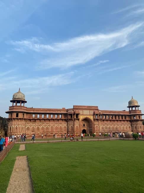 From Delhi: Taj Mahal & Agra Tour with Lunch at Marriott - Who should book this tour