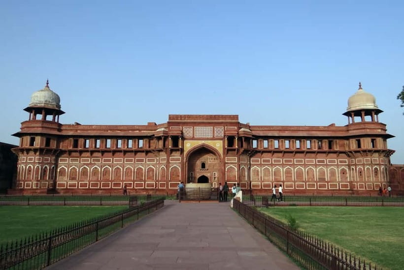 From Delhi: Taj Mahal & Agra Tour with Lunch at Marriott - Guides, languages, and personal attention