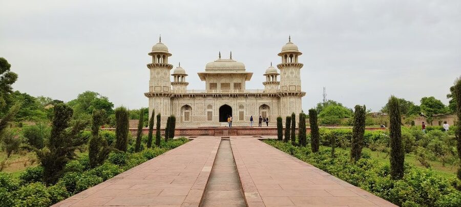 From Delhi : Taj Mahal and Agra Fort Tour By Private Car - Who should book this day trip