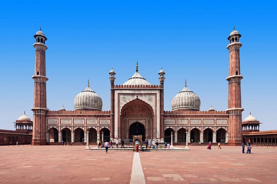 From Delhi: Taj Mahal Sunrise, Agra Fort & Baby Taj Day Tour - What the private car adds to a long day