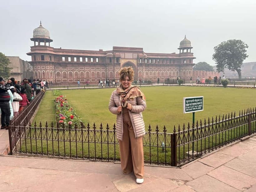 From Delhi: Taj Mahal Sunrise and Agra Fort Private Tour - Breakfast or lunch at the DoubleTree by Hilton