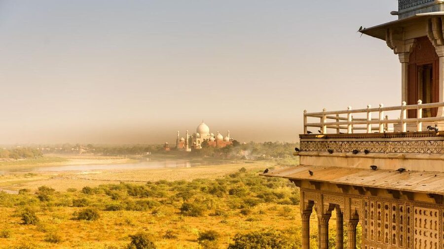 From Delhi: Taj Mahal Sunrise and Agra Fort Private Tour - What the guide adds to the visit