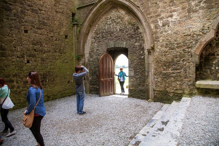 From Dublin: Blarney, Rock of Cashel and Cahir Castles Tour - Cahir Castle: the best stop for fortress fans