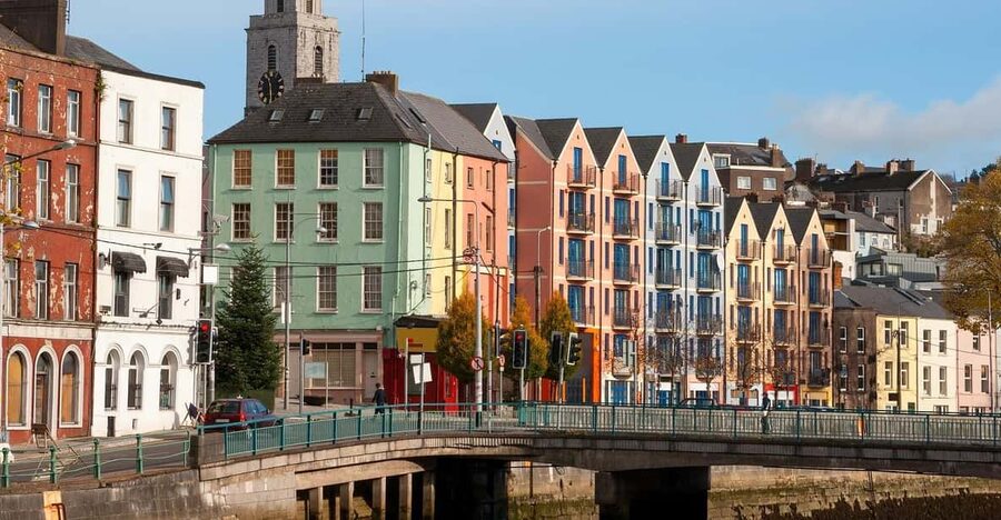 From Dublin:Cork,Cahir Castle,Rock of Cashel Tour in Spanish - Spanish guidance and the style of the day
