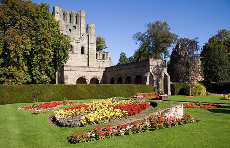 From Edinburgh: Alnwick Castle and Scottish Borders Tour - Crossing into England by the old border routes
