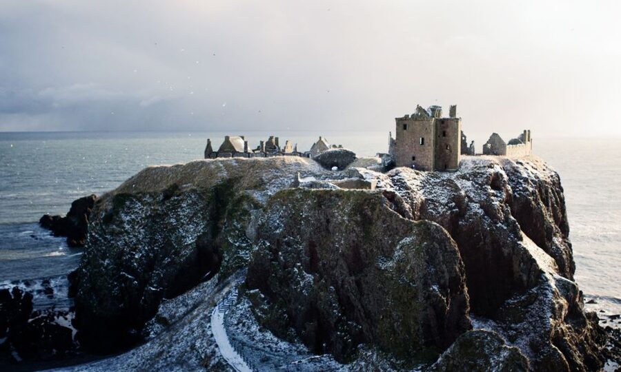 From Edinburgh: Scottish Castles Tour in Spanish - Why Dunnottar Castle deserves the long ride