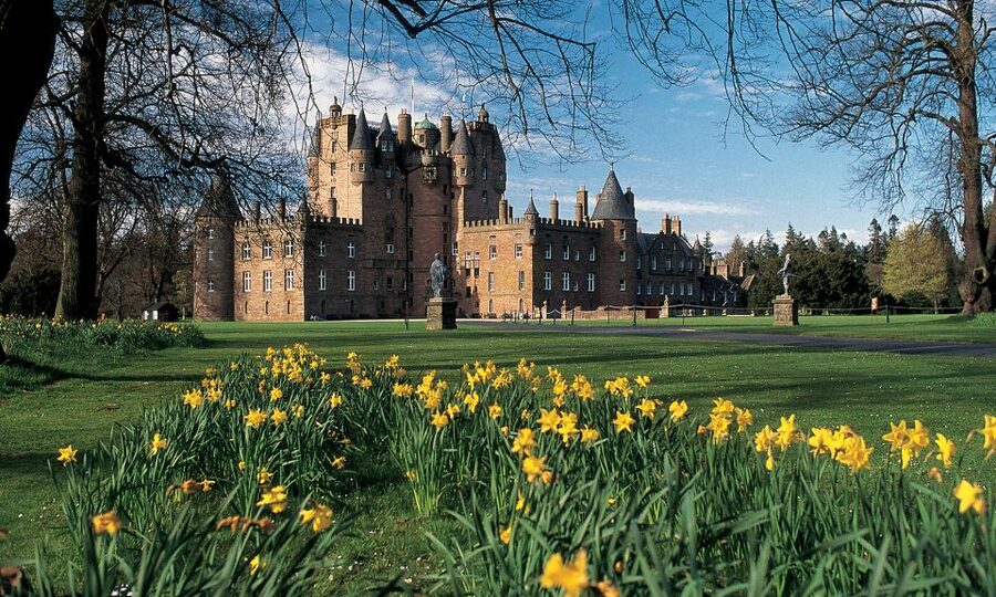 From Edinburgh: Scottish Castles Tour in Spanish - Crossing the Forth and seeing the Three Bridges