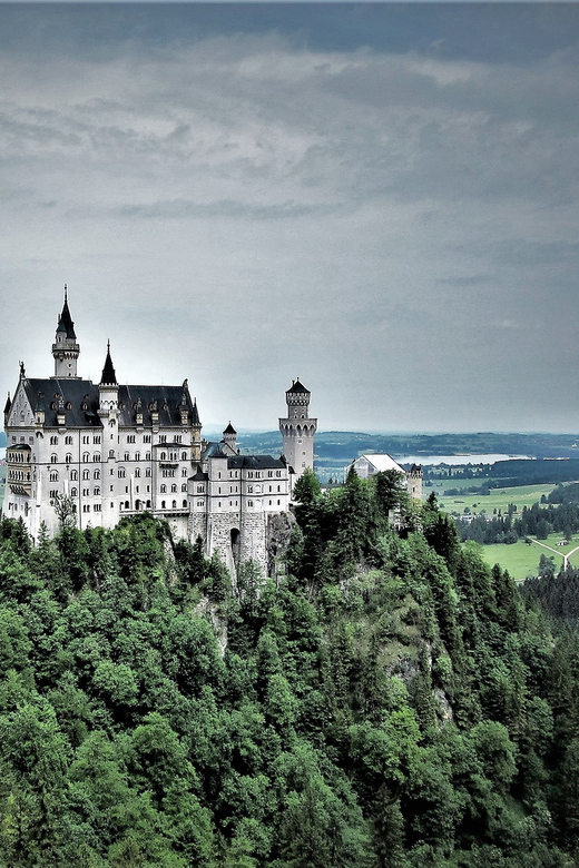 From Füssen: Neuschwanstein & Linderhof Castles Private Tour - Oberammergau, painted houses, and time for lunch