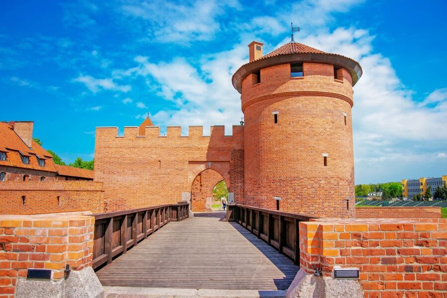 From Gdansk: Malbork Castle Half-Day Private Tour - Entering the world of the Teutonic Knights
