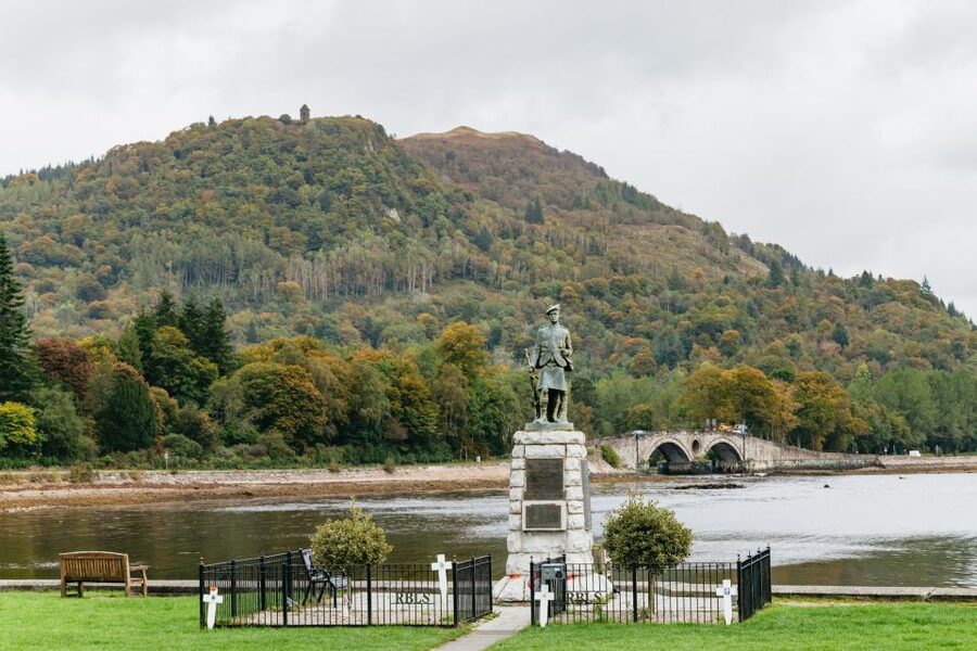 From Glasgow: Oban, Glencoe, Highland Lochs & Castles Tour - Kilchurn Castle beside Loch Awe