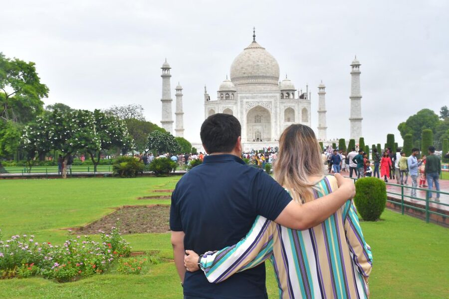 From Jaipur: Agra Private Day Trip with Taj Mahal &Agra Fort - Guides, languages, and the human side of the visit