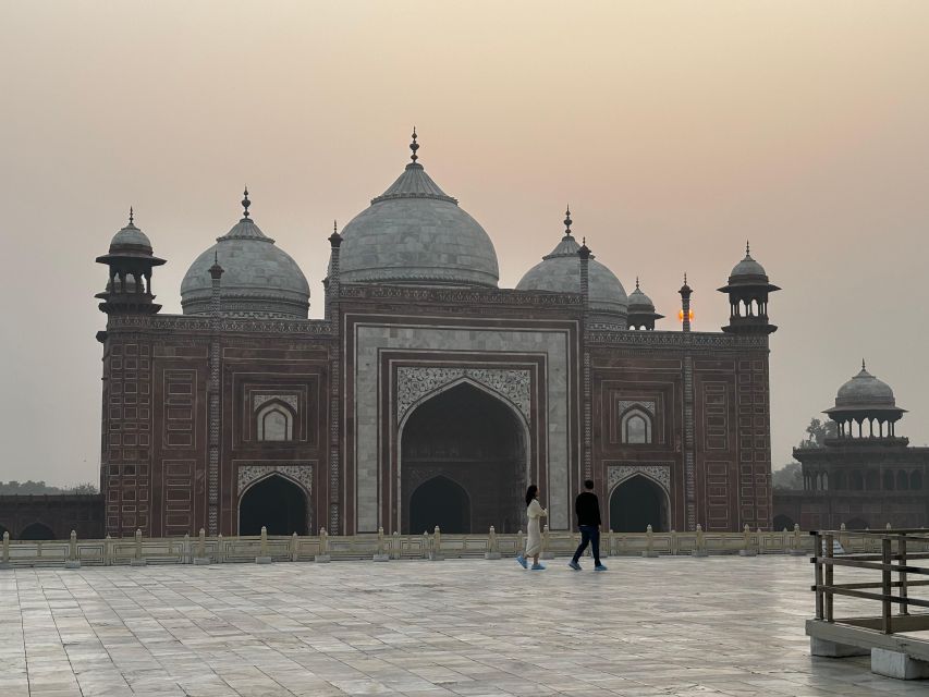 From Jaipur : Taj Mahal & Agra fort Tour and Drop Delhi - Guides who add more than a standard explanation