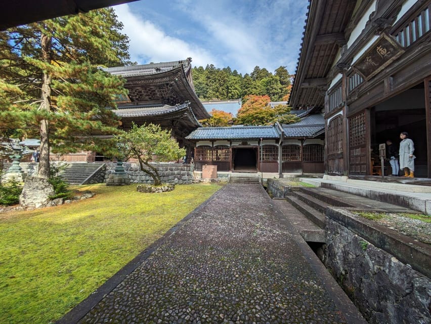 From Kanazawa: Eiheiji Buddhist Temple & Fukui Castle Town - Atagozaka trades comfort for the best city view