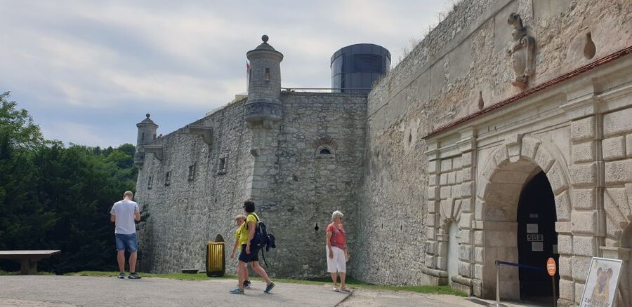 From Krakow: Ojców National Park & Ogrodzieniec Castle Tour - Key points to know before booking