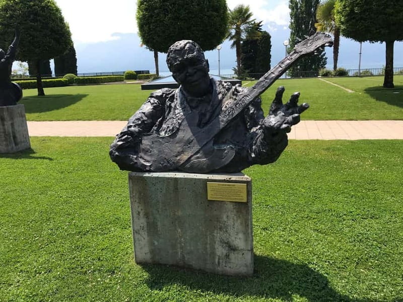 From Lausanne: Montreux, Chaplin, and Chillon Castle Tour - Vevey at lunchtime: useful, but not leisurely
