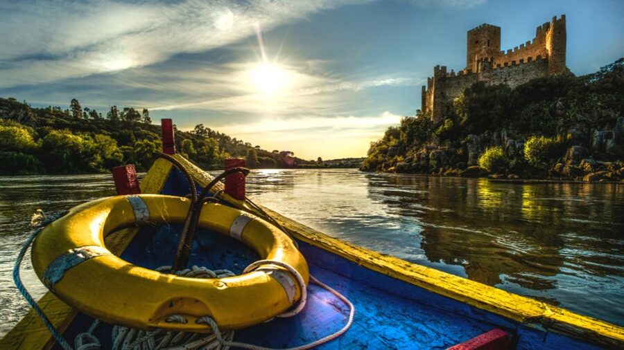 From Lisbon: Tomar, Christ Convent & Almourol Castle Tour - Following the Tagus and Zêzere to Tomar