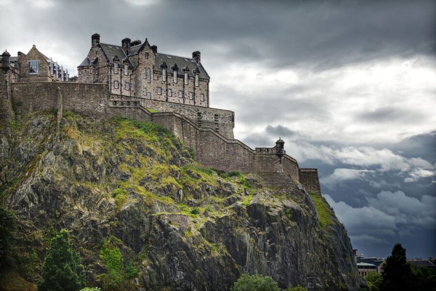 From London: Day Trip to Edinburgh by Rail with Castle Entry - What the day really feels like
