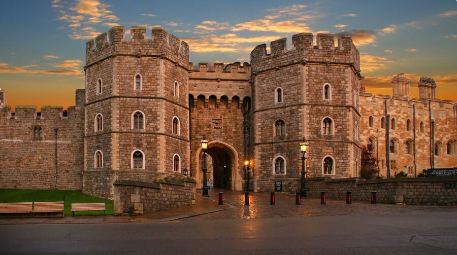 From London: Extended Visit to Windsor Castle and Stonehenge - Stonehenge: an open-air mystery with time to think