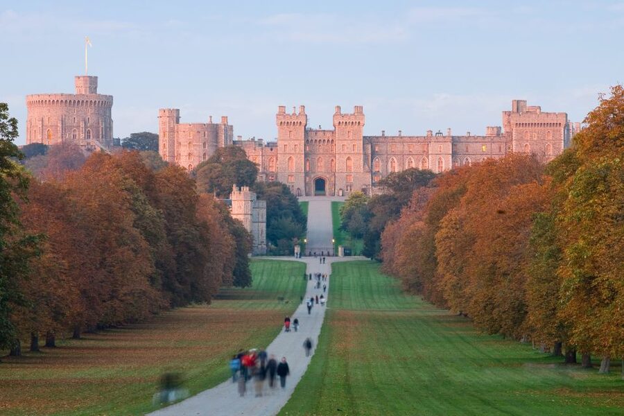 From London: Extended Visit to Windsor Castle and Stonehenge - Getting out of London and finding the right coach