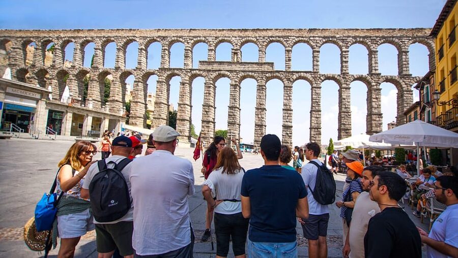 From Madrid: Guided Day Trip to Segovia, optional Alcázar - Meeting in Madrid and riding to Segovia