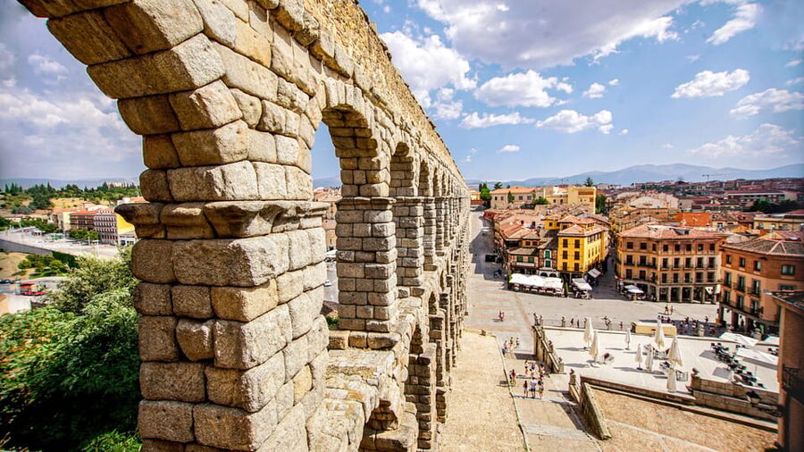 From Madrid: Guided Day Trip to Segovia, optional Alcázar - The Alcázar option and its medieval rooms