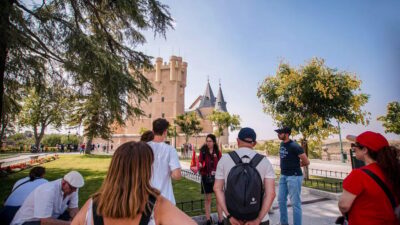 From Madrid: Guided Day Trip to Segovia, optional Alcázar