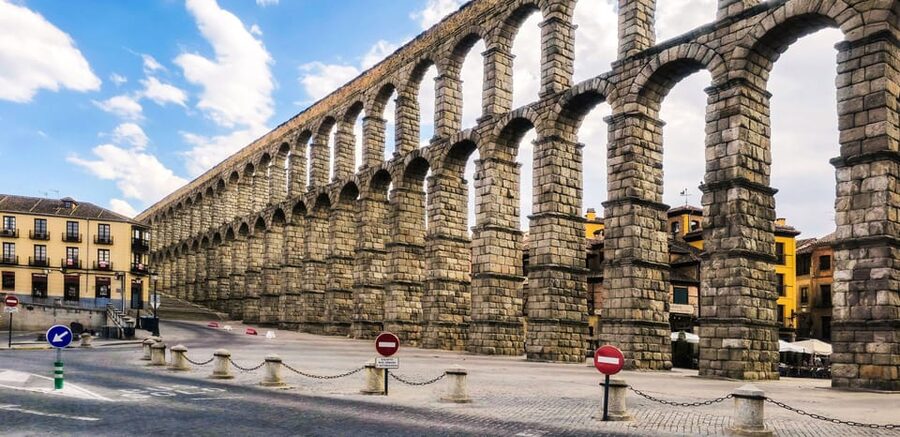 From Madrid: Guided Day Trip to Segovia, optional Alcázar - How the free time works