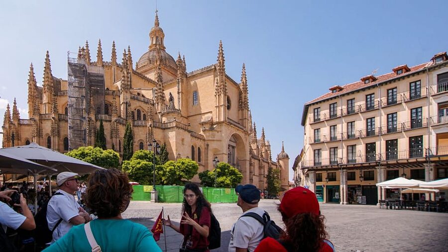 From Madrid: Guided Day Trip to Segovia, optional Alcázar - What the guides add to the day