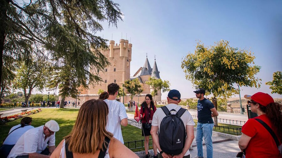 From Madrid: Guided Day Trip to Segovia, optional Alcázar - Walking through the cathedral, Plaza Mayor, and Jewish Quarter