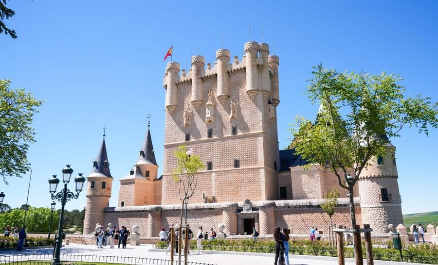 From Madrid: Segovia Tour with Cathedral and Alcazar Entry - The Roman aqueduct, Segovia’s unforgettable first sight