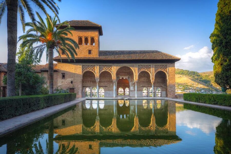 From Malaga: Alhambra and Royal Chapel with Entry Tickets - Three hours inside the Alhambra