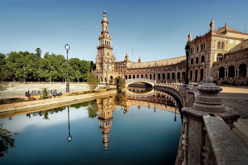 From Malaga: Seville Day Trip with Real Alcázar Tickets - A quick introduction to Seville by coach