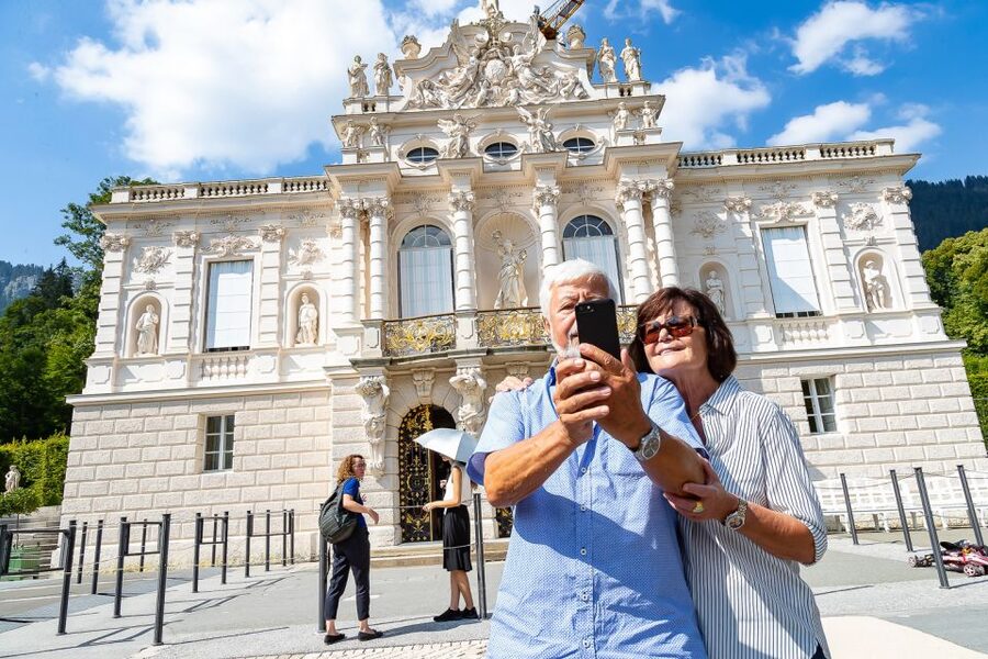 From Munich: Neuschwanstein & Linderhof Castle Full-Day Trip - Oberammergau from the coach window