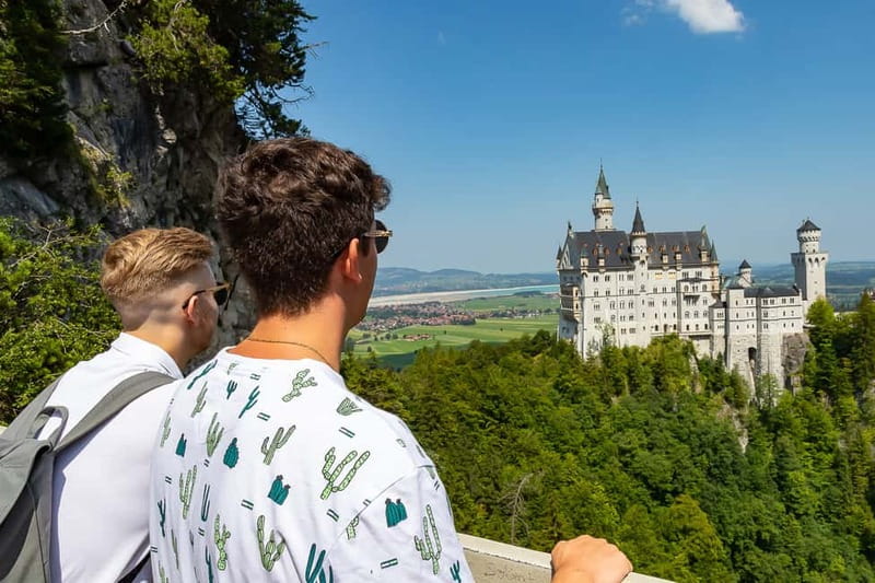 From Munich: Neuschwanstein & Linderhof Castle Full-Day Trip - Walking up to Neuschwanstein