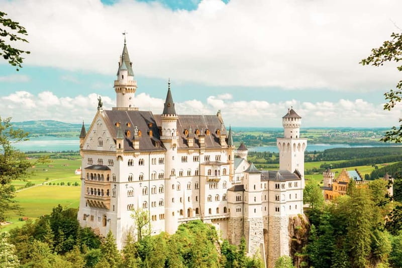 From Munich: Premium Neuschwanstein Castle & Linderhof Tour - Neuschwanstein and the uphill approach
