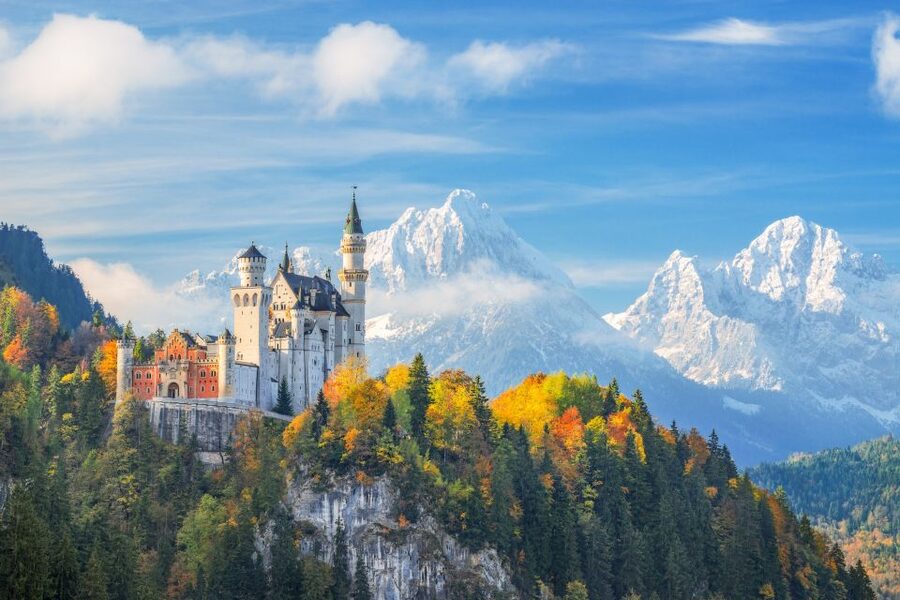 From Munich: Trip to Neuschwanstein & Linderhof in Spanish - Crossing the Alps to Linderhof