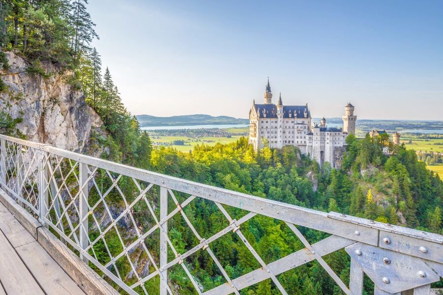 From Munich: Trip to Neuschwanstein & Linderhof in Spanish - Why the Spanish Guide Matters